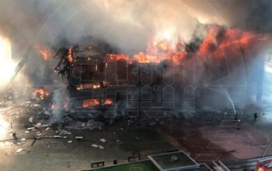 Пожежа у музичному театрі Хабаровська: зруйновані стіни, вигорів дах (відео)