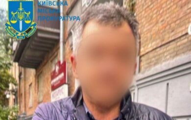 Ударившему пуделя киевлянину объявили подозрение: животное требует длительного лечения
