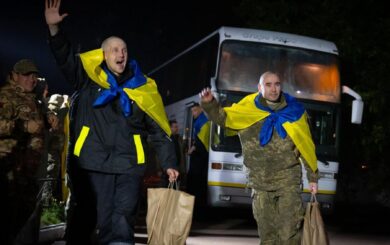 В Украину вернулись 34 бойца »Азова»: среди освобожденных — Максим Буткевич и защитники Мариуполя