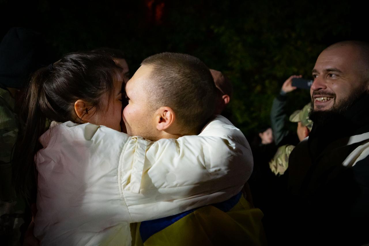В Украину вернулись 34 бойца ''Азова'': среди освобожденных - Максим Буткевич и защитники Мариуполя