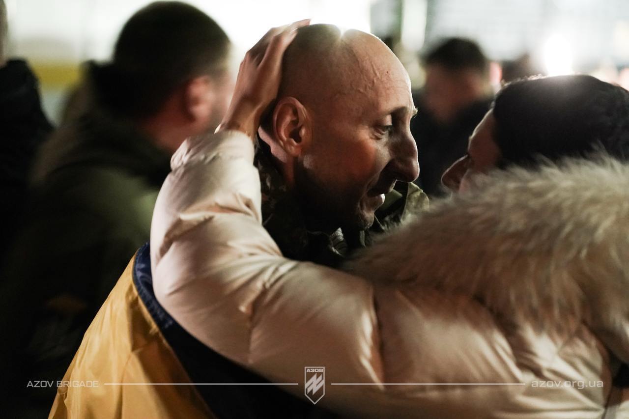 В Украину вернулись 34 бойца ''Азова'': среди освобожденных - Максим Буткевич и защитники Мариуполя