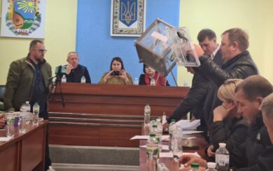 Конфлікт у Підгородненській громаді: депутати вчергове висловили недовіру меру Горбу