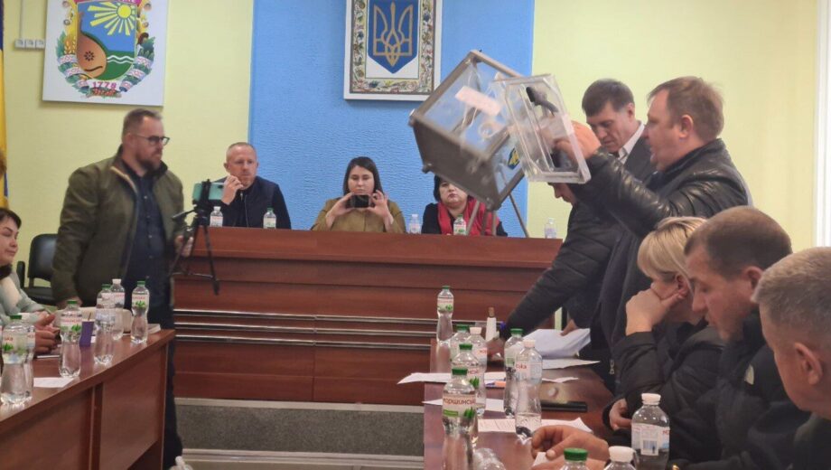 Конфликт в Подгородненской общине: депутаты в очередной раз выразили недоверие мэру Горбу