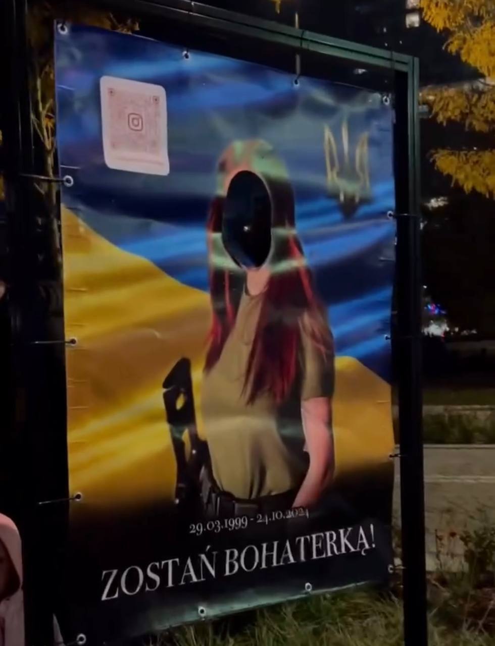 У Польщі встановили стенди з вирізами для обличчя в образах українських військових — спроба підтримки чи знущання?