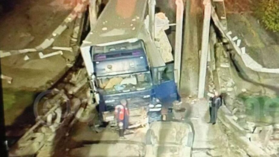 Обвал мосту в окупованому Криму: рятувальники деблокували двох постраждалих