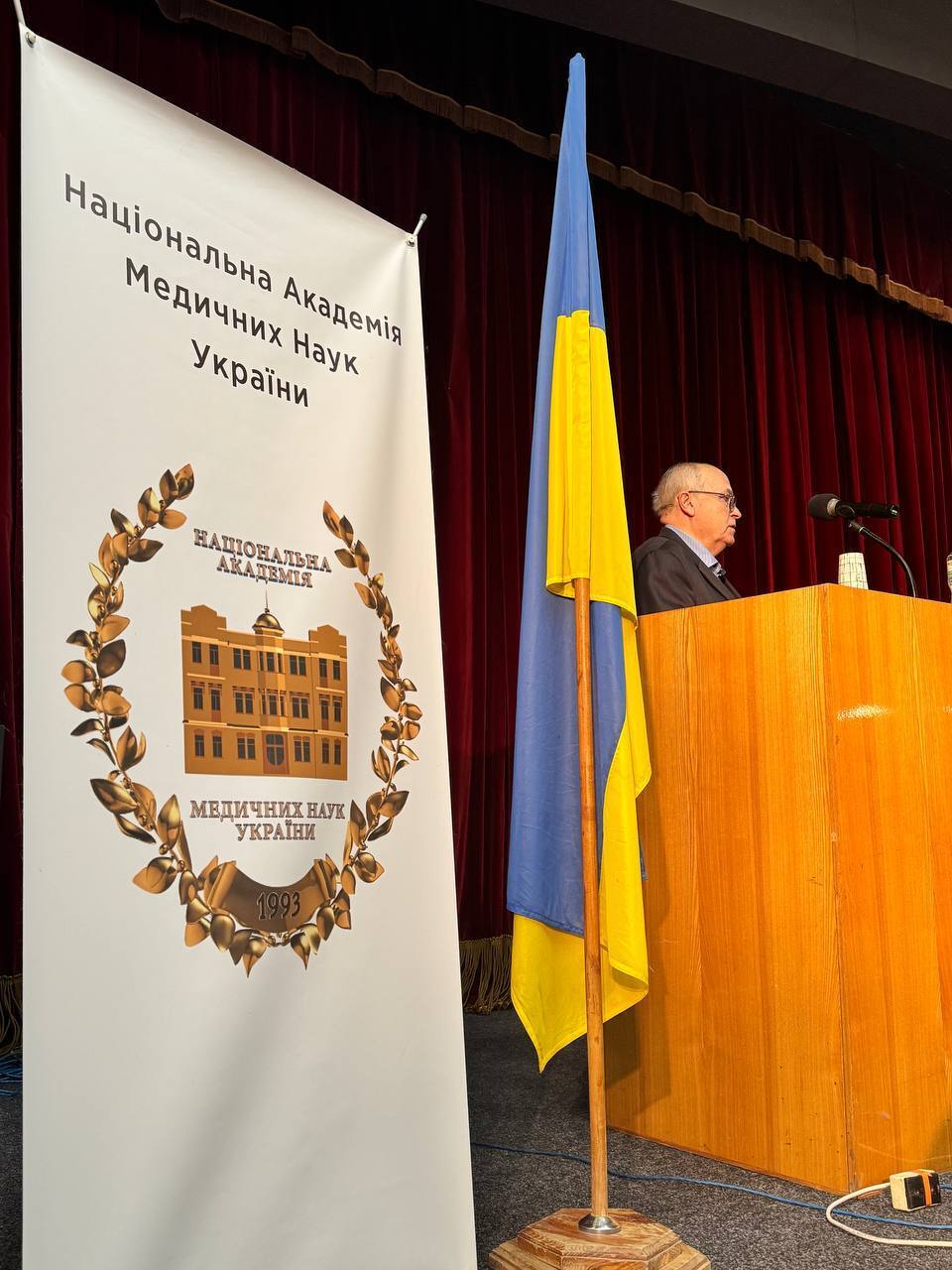Доповіді охоплювали такі теми, як методики для допомоги пораненим військовослужбовцям