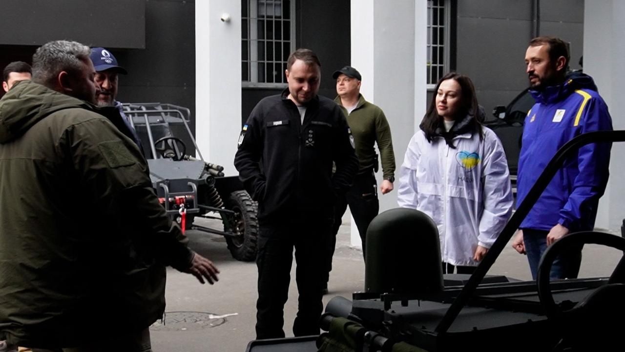 Валерий Дубиль совместно с БФ ''Надежда'' доставил 4 эвакуационных машины и 20 РЭБов ГУР