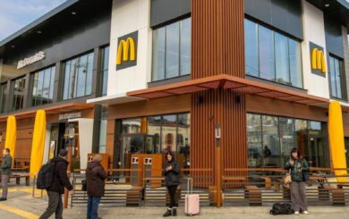 Крупнейший ресторан МакДональдса в Украине открылся на Вокзальной площади столицы