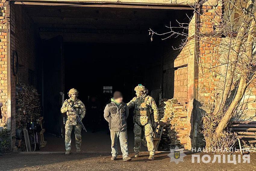 Киянин встановив ''розтяжку'' в орендованій квартирі, поліція запобігла теракту