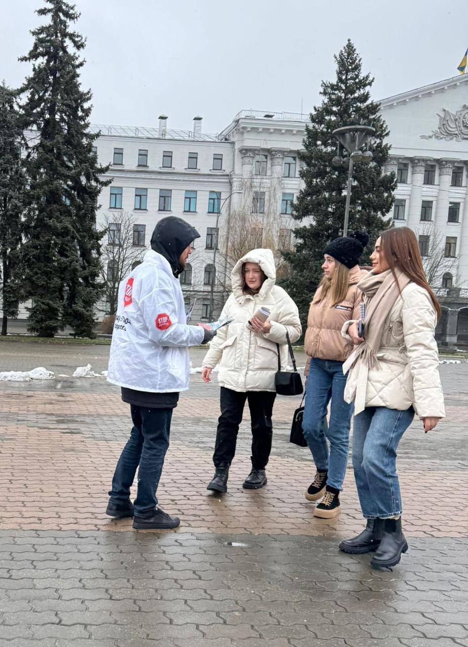 Активісти закликали підписати петицію за повернення корпусів Національного університету оборони