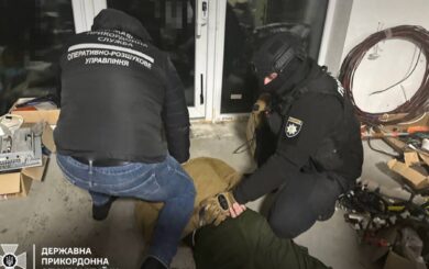 $5000 за уникнення бойових дій: у Житомирі викрили корупційну схему