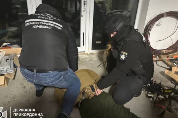 $5000 за уникнення бойових дій: у Житомирі викрили корупційну схему