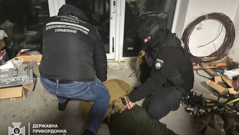 $5000 за уникнення бойових дій: у Житомирі викрили корупційну схему
