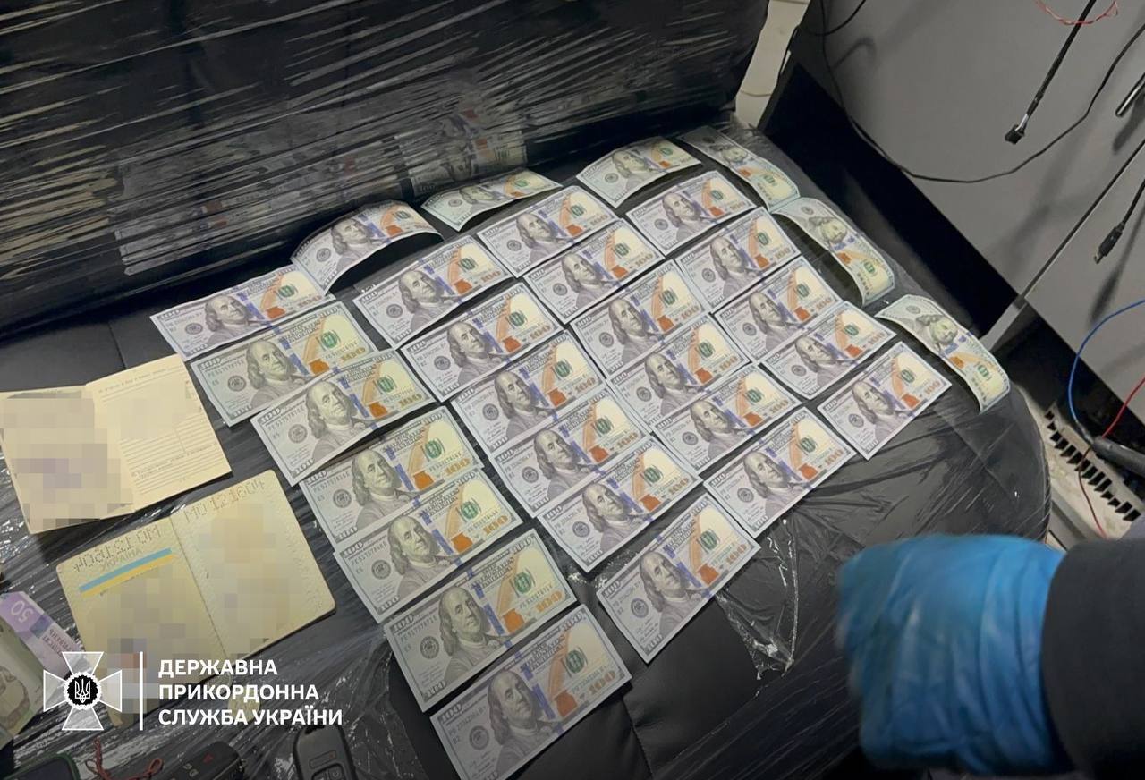 $5000 за уникнення бойових дій: у Житомирі викрили корупційну схему