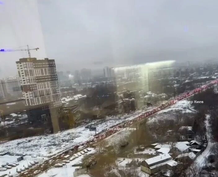 Сніг і дощ скували Київ: затори сягають кількох кілометрів