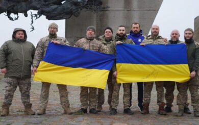 Валерій Дубіль та волонтери БФ молодіжної ініціативи ”Надія” отримали нагороди від  Олександра Сирського