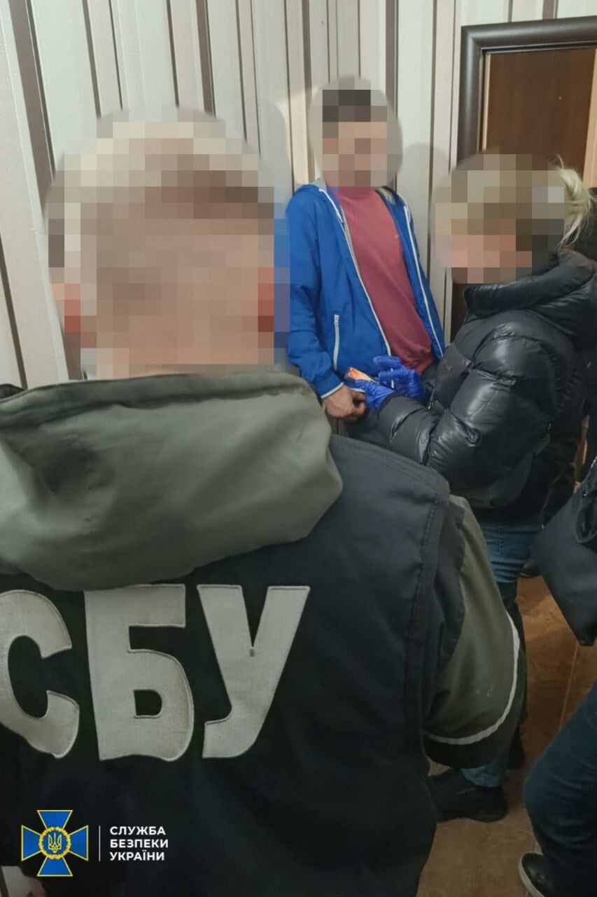 СБУ и Нацполиция задержали агентов России, которые жгли авто и здания на юге Украины
