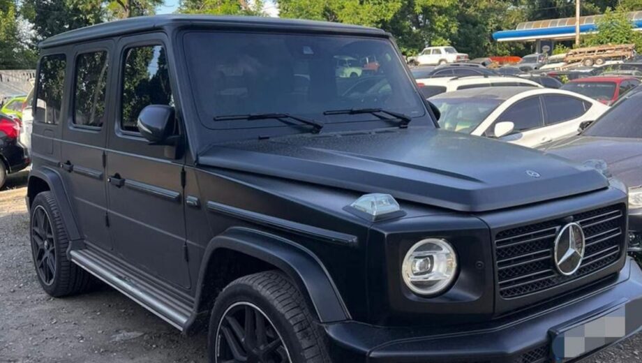 У миграционника из Одесщины конфисковали Mercedes »кубик»