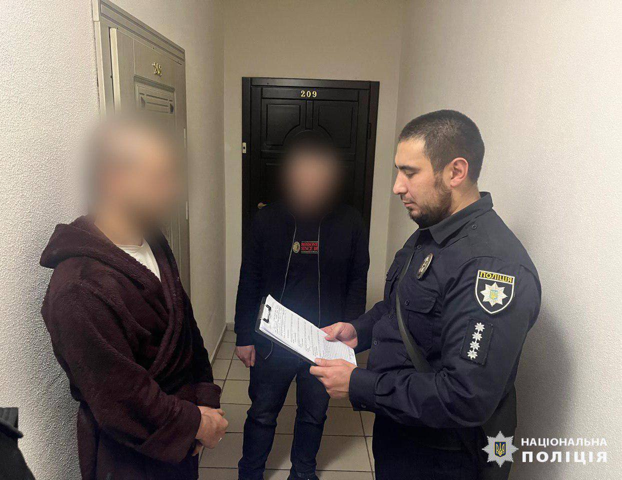 Сайт під виглядом допомоги від держави: поліцейські викрили злочинну групу у заволодінні коштами громадян