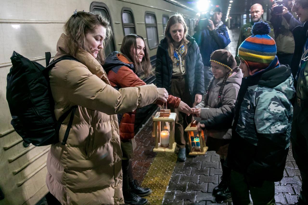 Вифлеемский огонь мира уже в Украине: как и где его получить