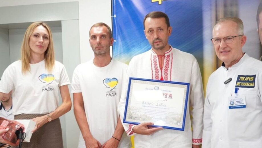 Валерий Дубиль, волонтеры БФ »Надежда», семья Герег и »Эпицентр» передали на фронт оборудование стоимостью 50 млн гривен