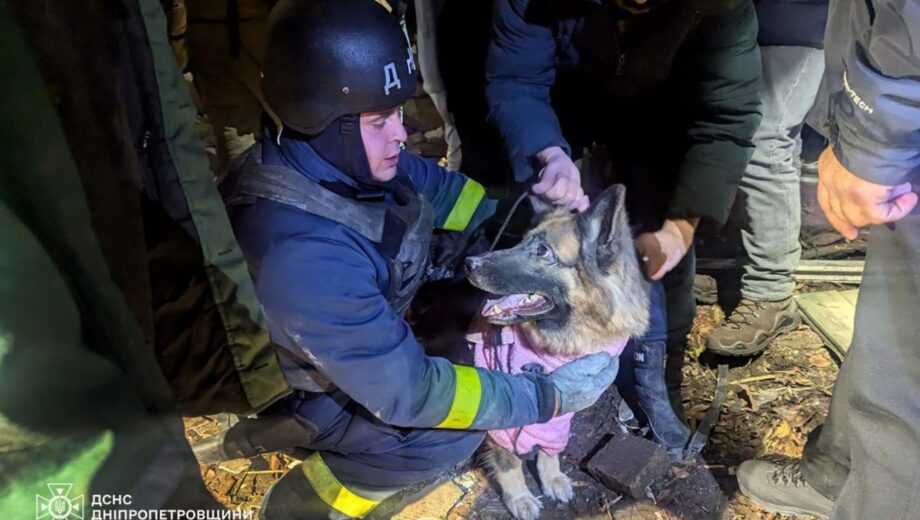 Ракетний удар по Кривому Рогу: з-під завалів врятували дитину та чоловіка