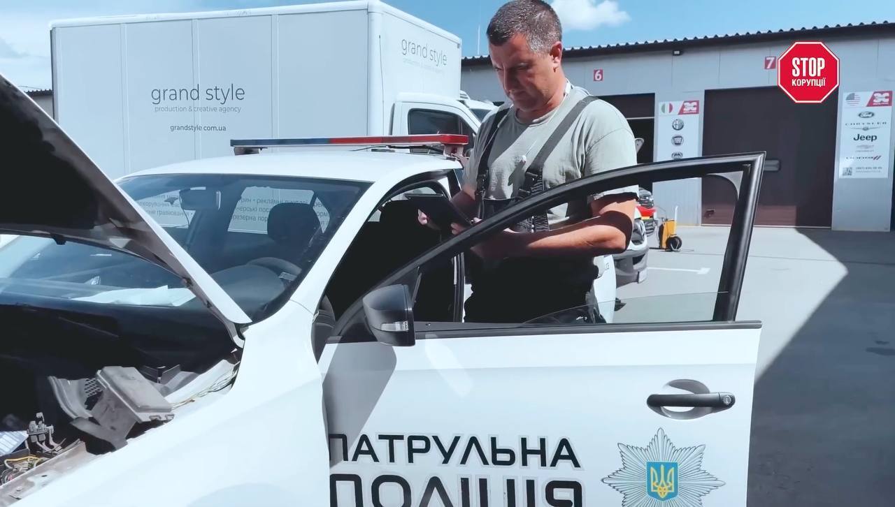 Еще одно авто полиции на площадке ''ЗС Авто Груп''