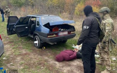 П’ятеро чоловіків спіймались на спробі продажу ”трофейної” зброї