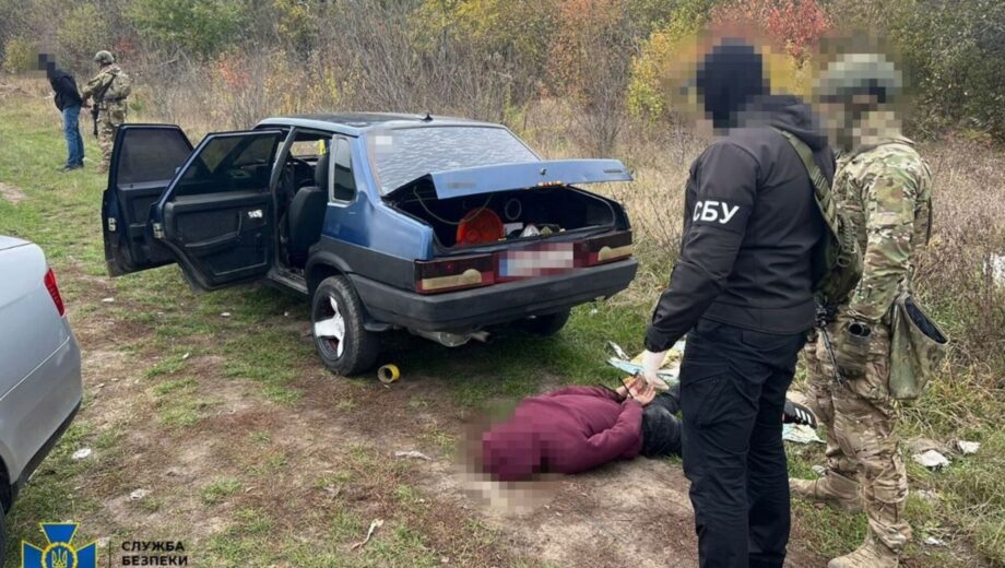 П’ятеро чоловіків спіймались на спробі продажу ”трофейної” зброї