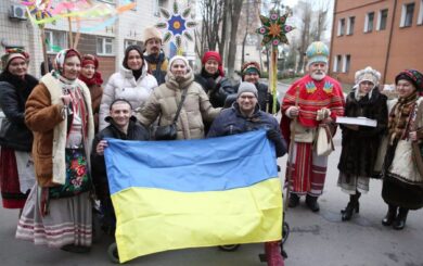 Колядники создали праздничное настроение для раненых бойцов МВД