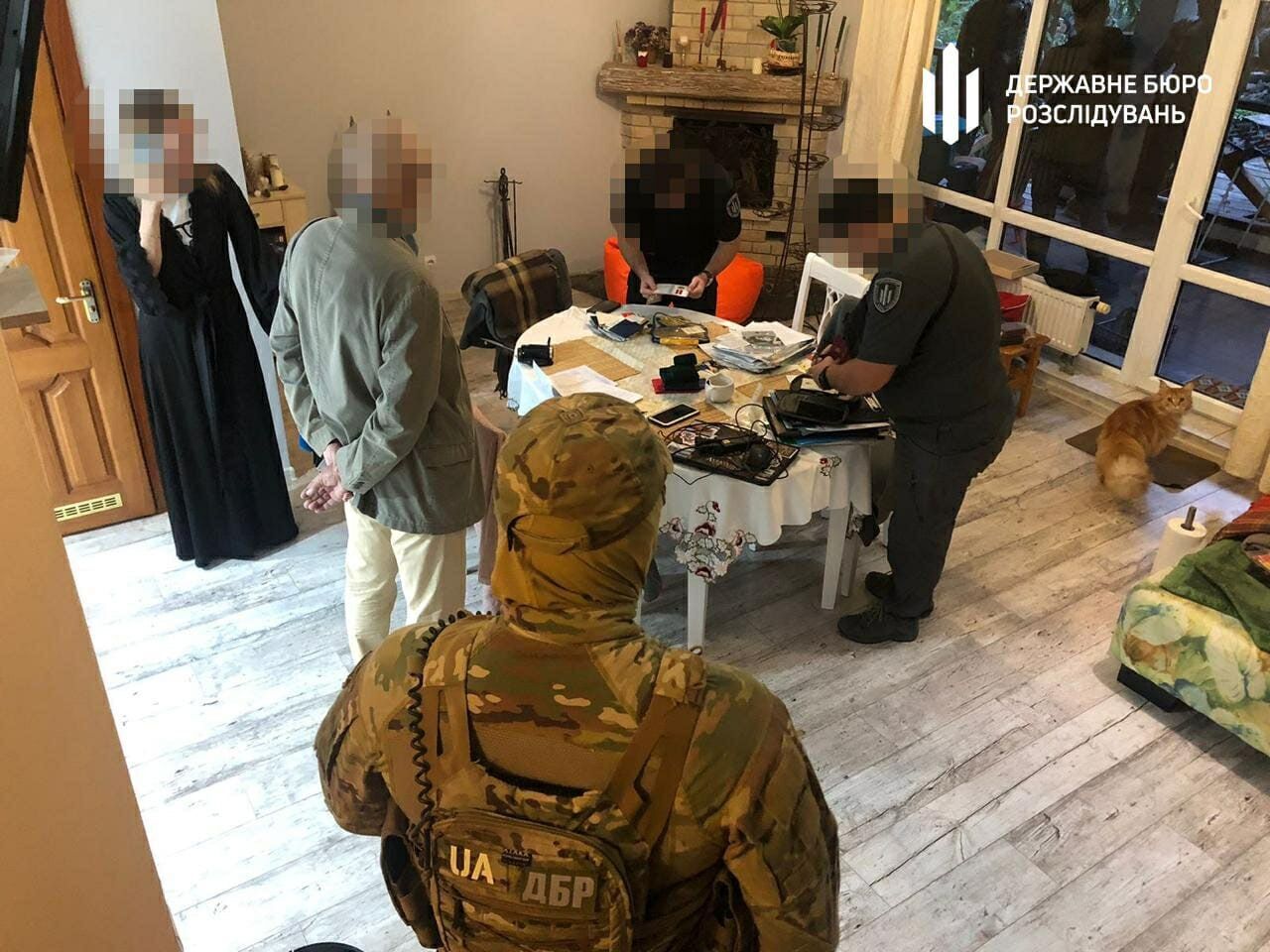 На Днепропетровщине судят командира части из-за закупки некачественной одежды для военных