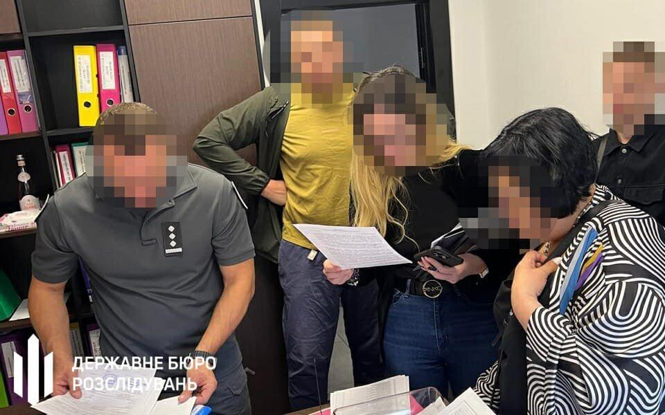 На Днепропетровщине судят командира части из-за закупки некачественной одежды для военных