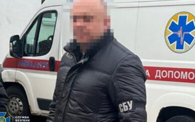 Посадовця КМДА та його спільників викрито на розкраданні 6 млн грн під час закупівель для швидких.