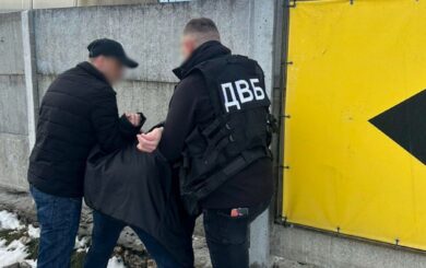 3000 доларів за водійське посвідчення: у Тернополі нацполіція затримала шахрая