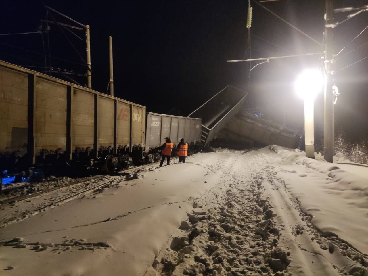 У Бурятії з рейки зійшли 22 порожні вагони, пошкоджено шість метрів колій