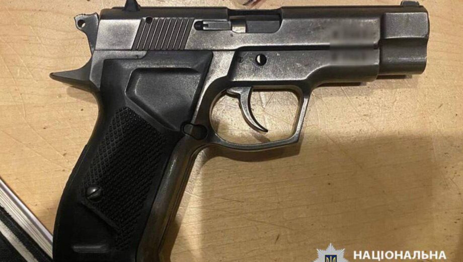 У Харкові п’яний чоловік влаштував стрілянину в кафе