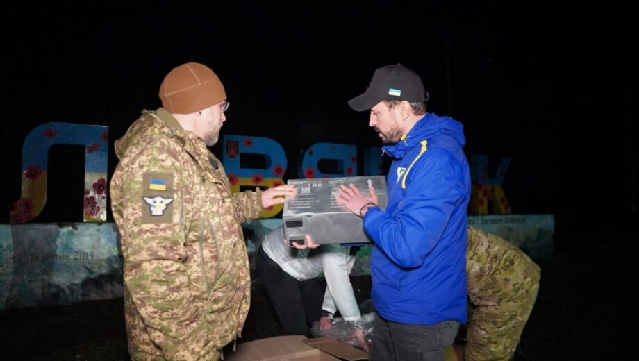 Волонтери БФ ”Надія”, Валерій Дубіль й Олексій Омельяненко доставили РЕБи захисникам на Словʼянський напрямок