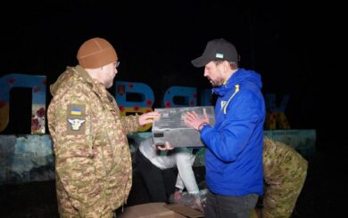 Волонтеры БФ »Надежда», Валерий Дубиль и Алексей Омельяненко доставили РЭБы защитникам на Славянское направление