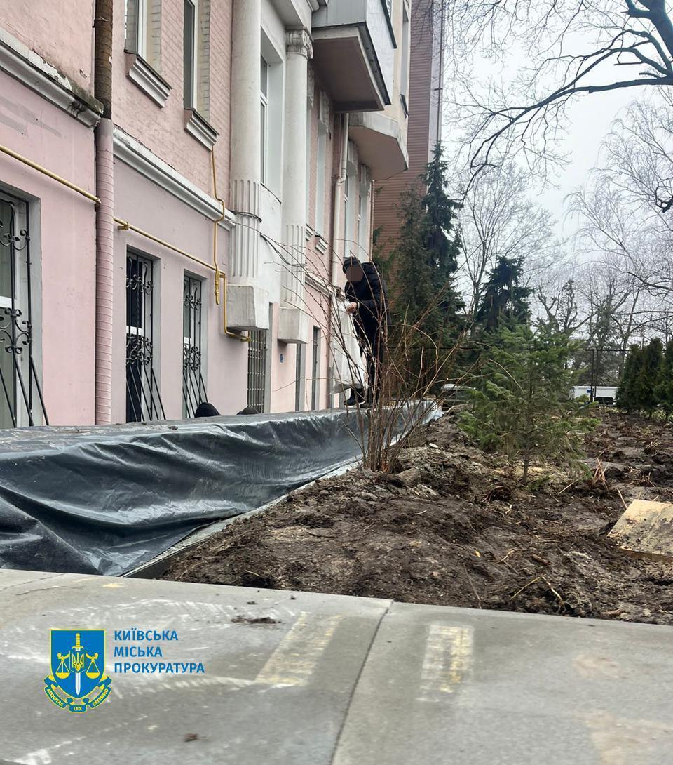 У Києві викрили посадовця ''Київзеленбуду'' на фальсифікації актів робіт зі сквером