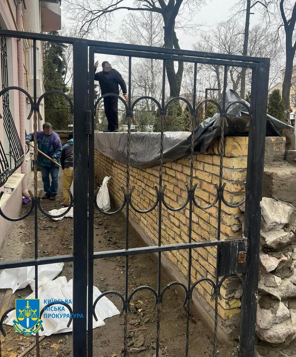 У Києві викрили посадовця ''Київзеленбуду'' на фальсифікації актів робіт зі сквером