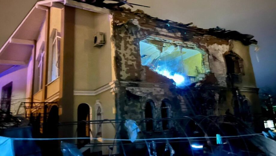 У Миколаєві ліквідовують наслідки нічного обстрілу: є постраждалі