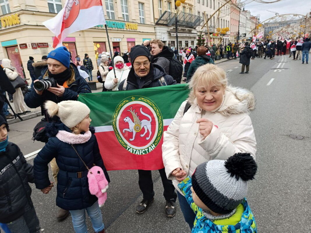 Білоруси у Варшаві вийшли на марш на знак протесту проти диктатури Лукашенка