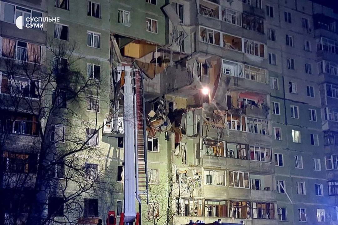 Вражеский дрон попал в жилой дом в Сумах: погиб и ранен (обновлено)