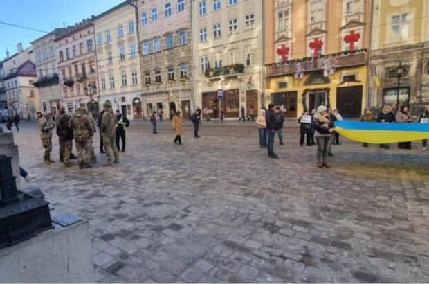 У Львові ТЦК з повістками завітали на сесію міської ради: начальника управління освіти забрали у військкомат