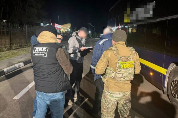 Автобус із таємним пасажиром: на ”Ягодині” викрито канал незаконного переправлення через кордон