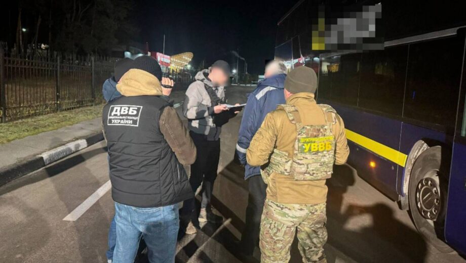 Автобус с тайным пассажиром: на »Ягодине» разоблачен канал незаконной переправки через границу