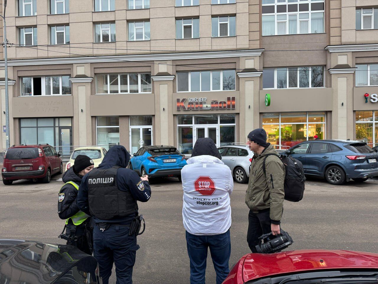 На Подолі викрили черговий шахрайський кол-центр у БЦ з філіпінсько-британським корінням