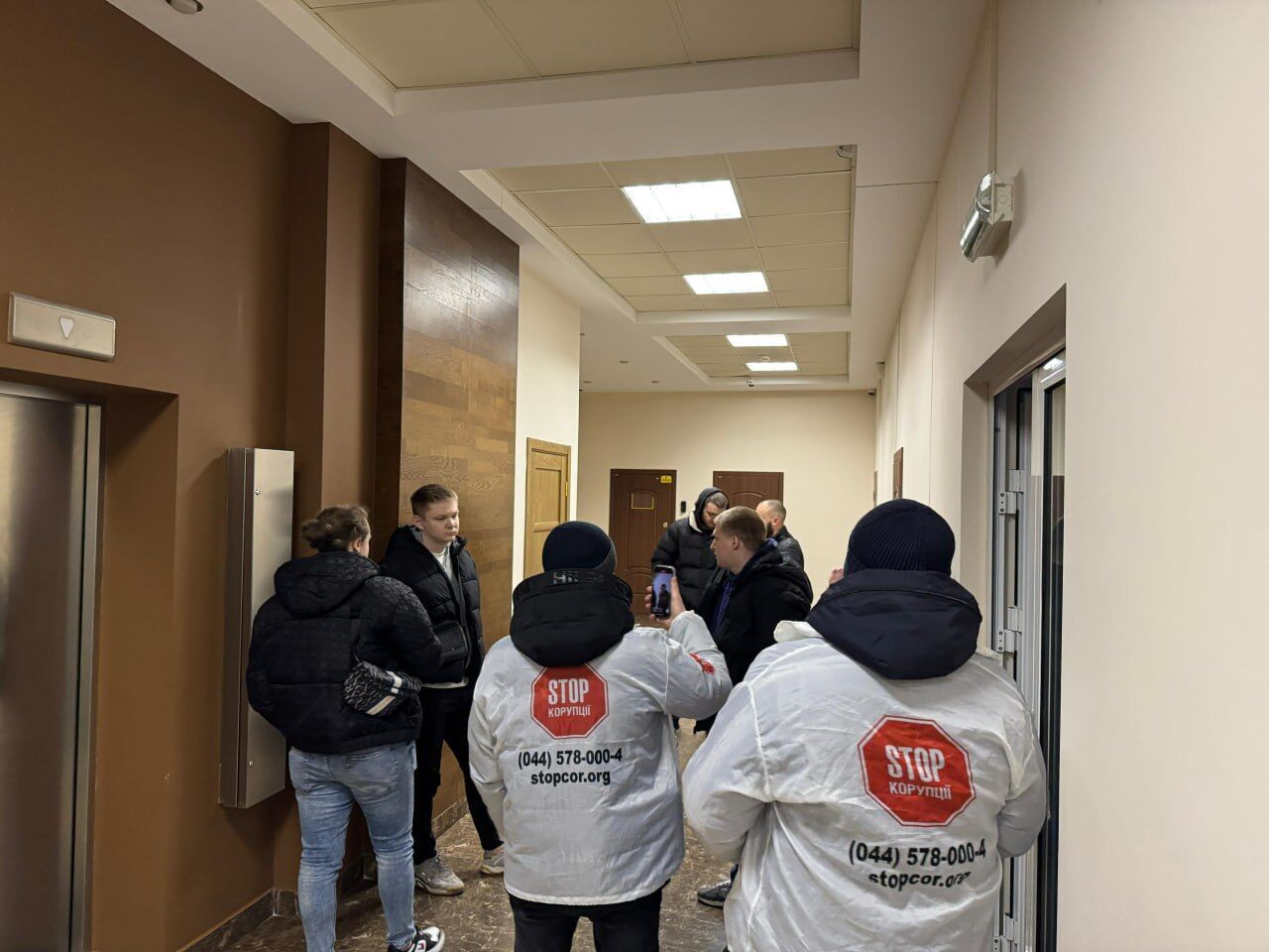 На Подолі викрили черговий шахрайський кол-центр у БЦ з філіпінсько-британським корінням