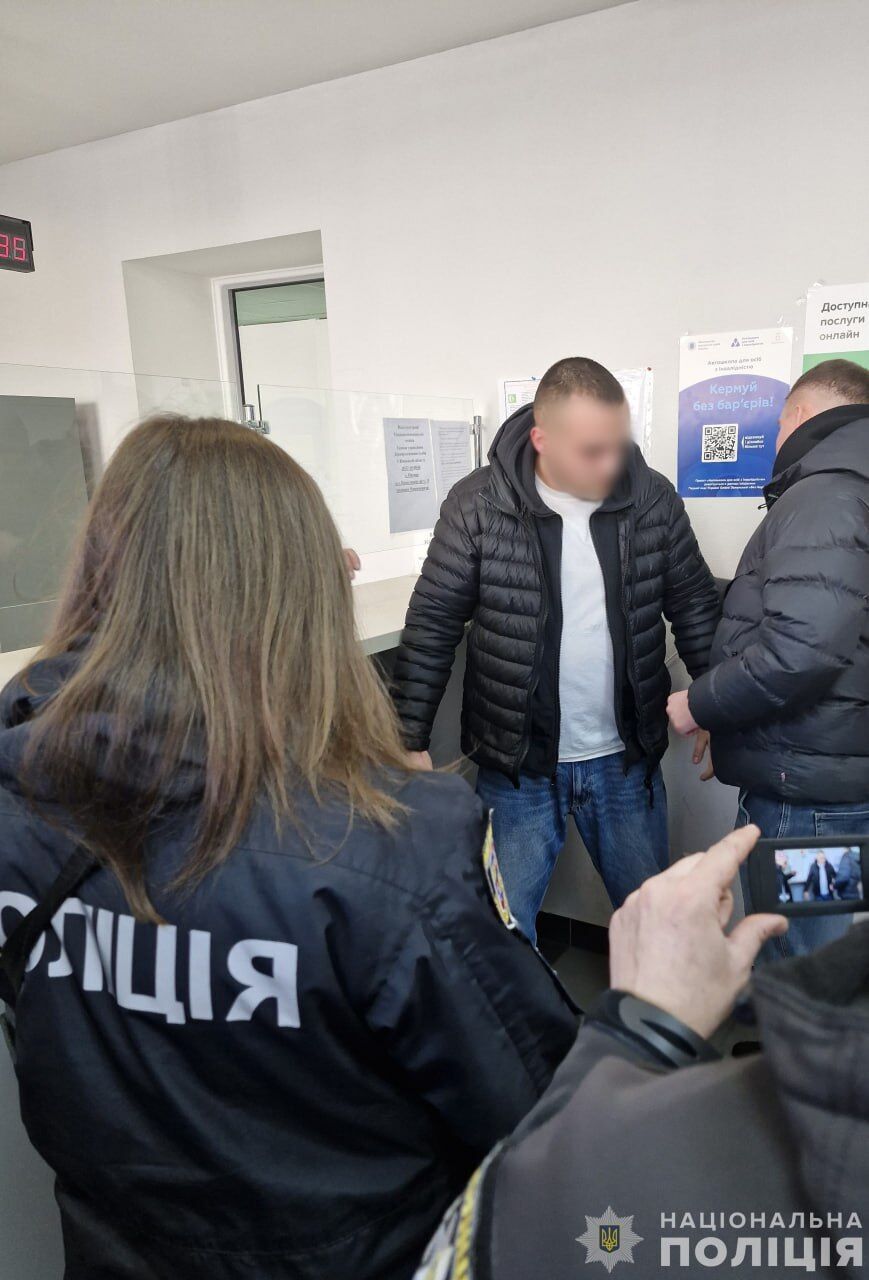 Полиция Винничины задержала мужчину, который обещал ''решить вопрос'' в ТСЦ