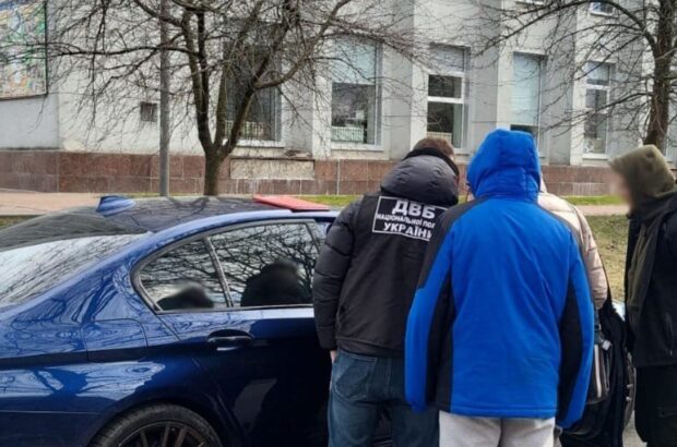 Полиция Винничины задержала мужчину, который обещал »решить вопрос» в ТСЦ